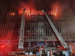 حريق سنترال رمسيس.. النيران تشتعل مجددا بالطابق السابع ومصدر أمني: مستمرون  في إخمادها - بوابة الشروق - نسخة الموبايل