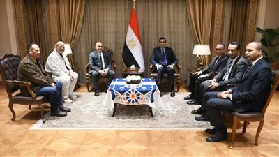 وزير الشباب والرياضة يناقش استعدادات بطولة العالم لرفع الأثق