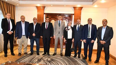 وزير الشباب والرياضة يبحث تطوير القوس والسهم وخطط المستقبل    