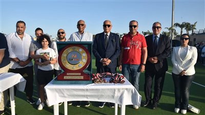 الهوكي|مجلس إدارة الاتحاد يسلم درع الدوري لبورفؤاد بحضور فرح    