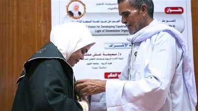 عم صلاح وابنته الدكتورة 