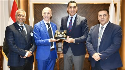 وزير الرياضة ورئيس الاتحاد الدولي للكيك بوكسينج يبحثان ألعاب    