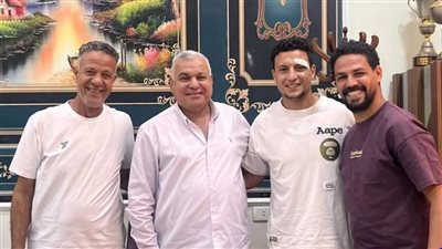 عبدالقادرمع مسؤلي المالية    