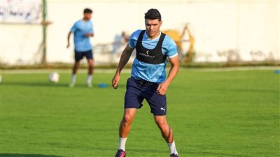 محمد مخلوف لاعب وسط النادي المصري    
