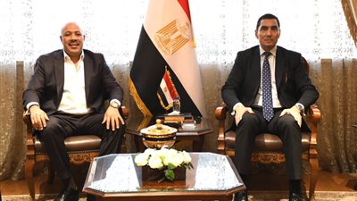 وزير الشباب والرياضة يبحث رعاية الموهوبين مع وليد التايب    
