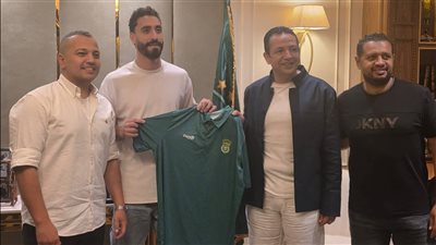 عبده هشام مع مسؤلي الإتحاد    