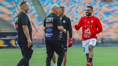 محمد صلاح وحسام حسن    